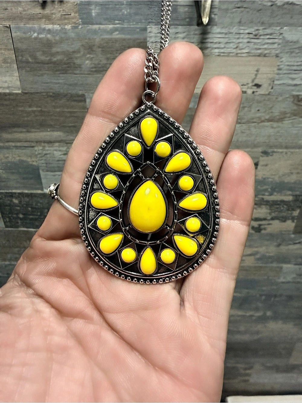 Silver Tone yellow rCurb Link Chain Necklace Yellow Teardrop Charm Pendant 30 in